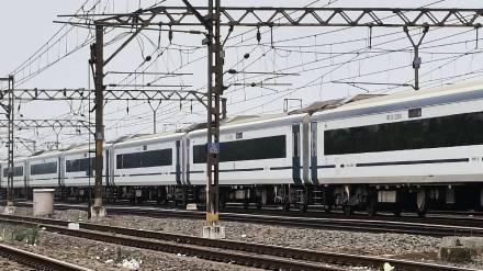 Mumbai Jalna Vande Bharat Express Nanded halt at Parbhani railway station