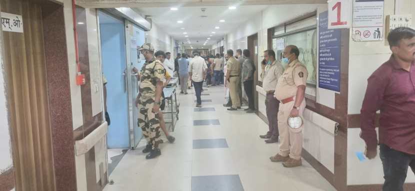 Mumbai railway tragedy today, 12 passengers fell off train Mumbai, Pushpak Express 5 dead news