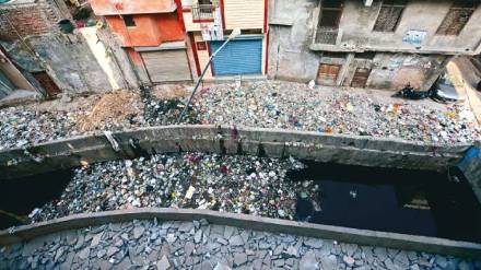 silt in the drains Mumbai BMC allegation Nationalist Youth Congress