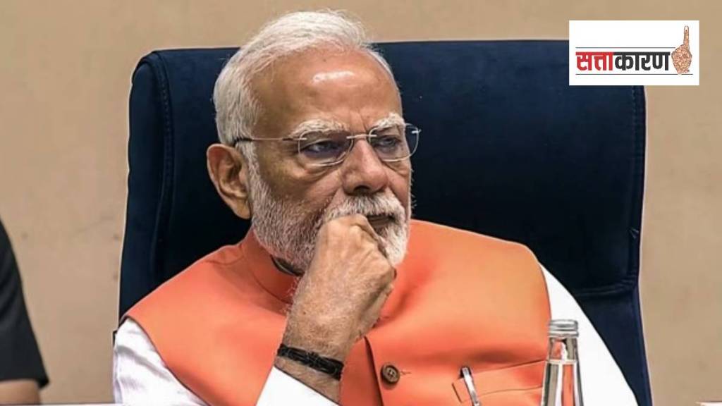 नरेंद्र मोदींनी आणीबाणीच्या काळात कशी जनसेवा केली याची माहिती एका पुस्तकातून देण्यात आली आहे. (फोटो सौजन्य पीटीआय) नरेंद्र मोदींनी आणीबाणीच्या काळात कशी जनसेवा केली याची माहिती एका पुस्तकातून देण्यात आली आहे. (फोटो सौजन्य पीटीआय)
