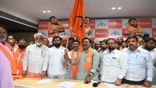 Nashik Vilas Shinde and seven ex corporators join Eknath Shinde ShivSena