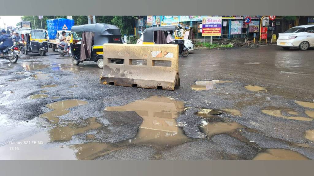 dombivli east thakurli flyover Potholes
