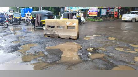 dombivli east thakurli flyover Potholes