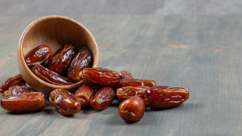 soaking dates in water overnight