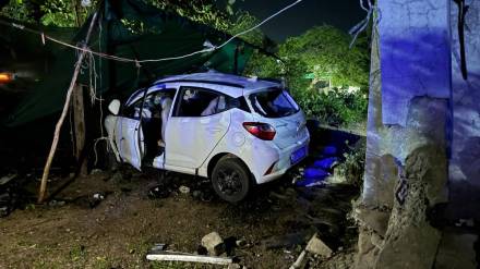 nashik Five died two injured as vehicle crashed into Kolhapur Phata bungalow wall