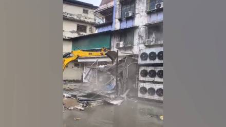 Road work in Kalyan Manere resumed after encroachments cleared with villagers support by officials
