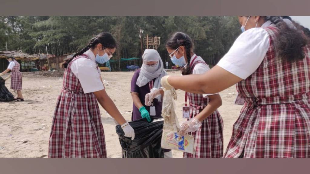 palghar Despite a beach plastic ban most waste found on Environment Day palghar Despite a beach plastic ban most waste found on Environment Day