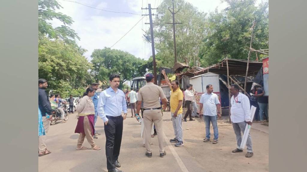 Miraj Municipal Corporation cleared encroachments at Karmaveer Chowk