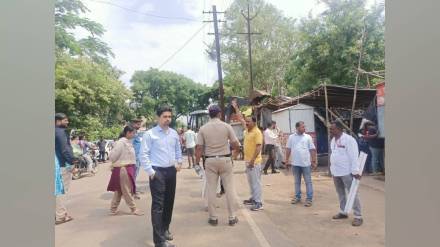 Miraj Municipal Corporation cleared encroachments at Karmaveer Chowk