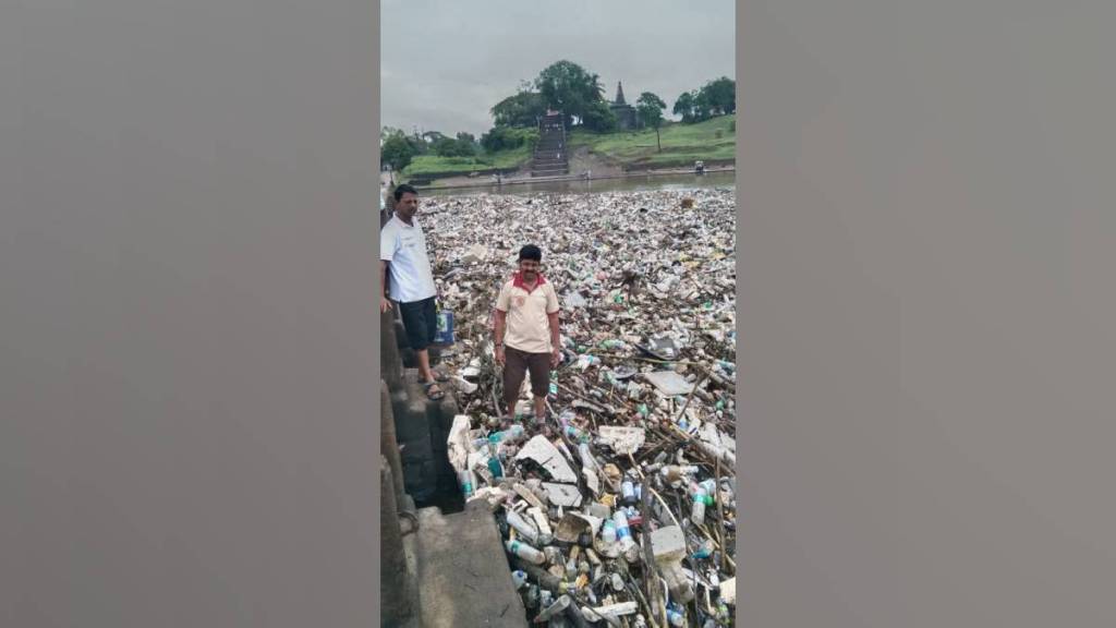 Kolhapur rains spared floods but plastic waste flooded Panchganga riverbed on Friday Kolhapur rains spared floods but plastic waste flooded Panchganga riverbed on Friday