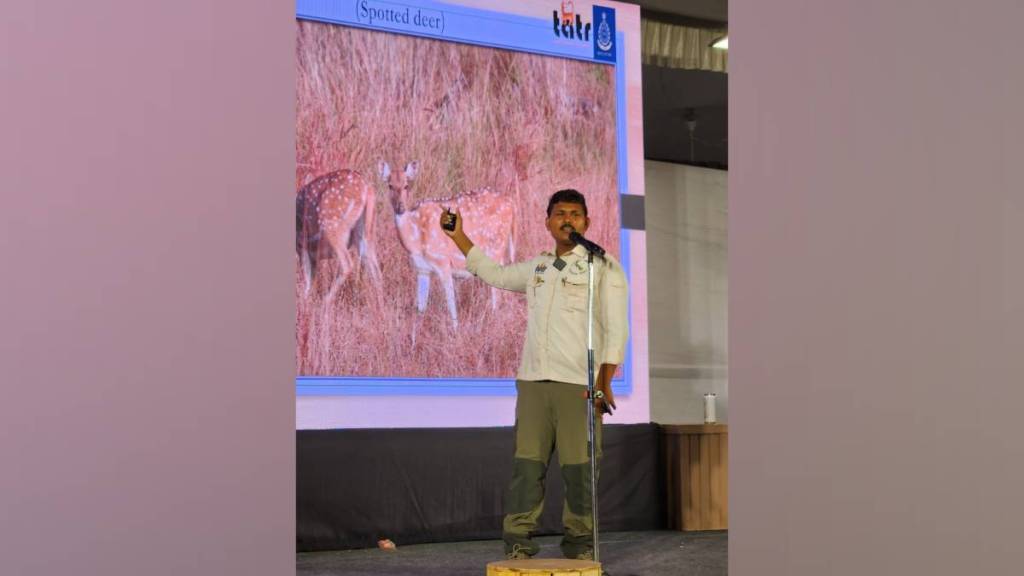 Earning money starts with a crow A funny story narrated by Birdman Sumedh Waghmare Earning money starts with a crow A funny story narrated by Birdman Sumedh Waghmare