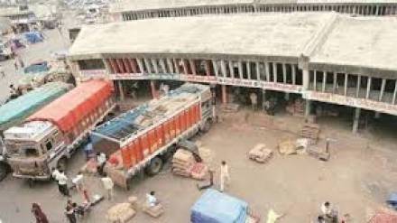 Flower market traders protested APMC decision to issue 56 licenses bypassing official waiting list