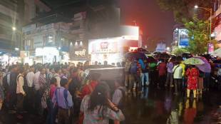 thane No rickshaws for an hour Wednesday night angry citizens blocked road to Gavdevi station