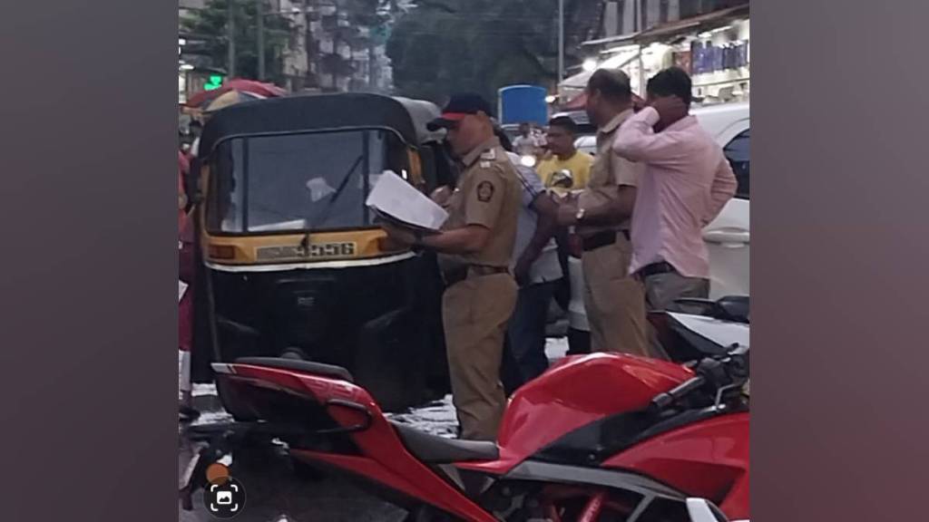 rickshaw drivers Kalyan Dombivli , fourth passenger rickshaw, traffic police action rickshaw , rickshaw kalyan dombivli,