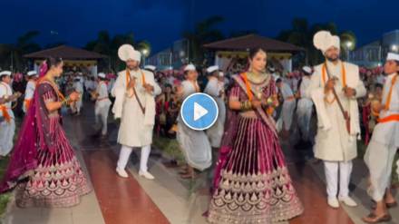 bride and groom entry with vitthumauli gajar