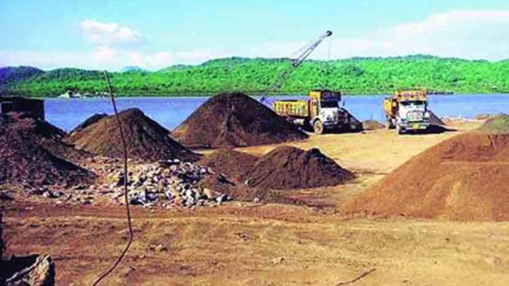 Chandrapur bhadravati illegal murum mining case 100 crore fine penalised to sonai infrastructure pune company