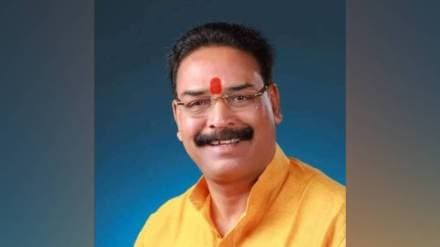 कोल्हापूर ठाकरे गटातील वाद उफाळला, उपनेते संजय पवार यांचा पदाचा राजीनामा (image credit - fb/file pic)