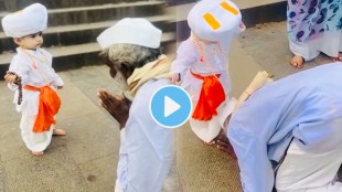 Old man fell at the feet of the child in Vitthal get up in Ashadhi Wari 2025