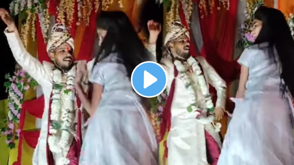 Groom Seeing his sister-in-law, he lost control, the groom danced on stage video goes viral on social media Groom Seeing his sister-in-law, he lost control, the groom danced on stage video goes viral on social media