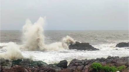 heavy rain Orange alert issued for Konkan coast sea