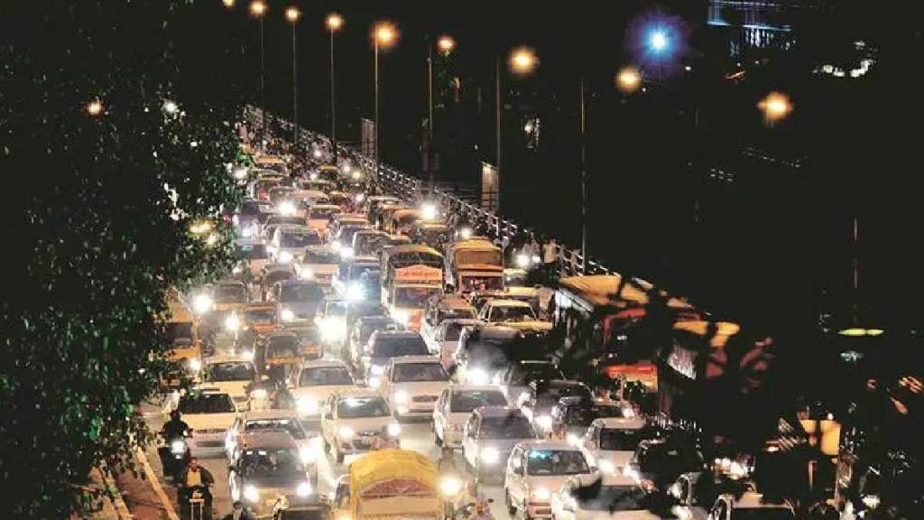 traffic jam Palm Beach reckless parking Satra Plaza area navi mumbai traffic police
