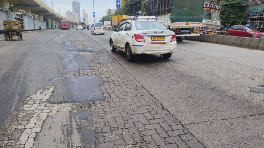 Thane Ghodbunder Road Potholes proved to be dangerous fear of accidents mastic asphalt technology