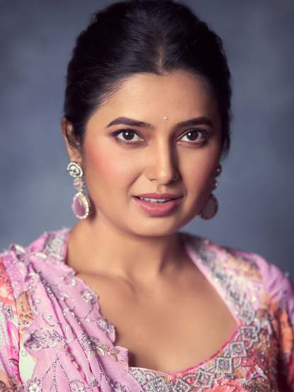 Prajakta Mali Pink Lehenga Look