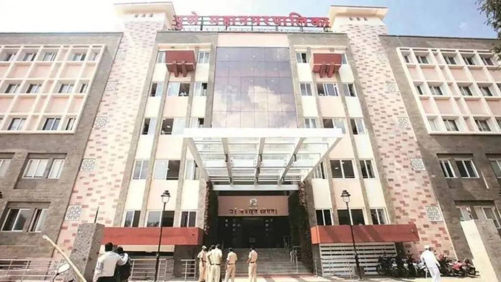 Pune health chief issues notice to two municipal officials Pune health chief issues notice to two municipal officials