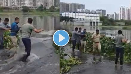 Pune police rescue vidio safely pulled out a Biker who gets stuck on bridge