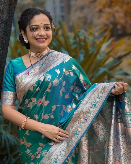 Rashmi Anpat Aari Work Blouse Design