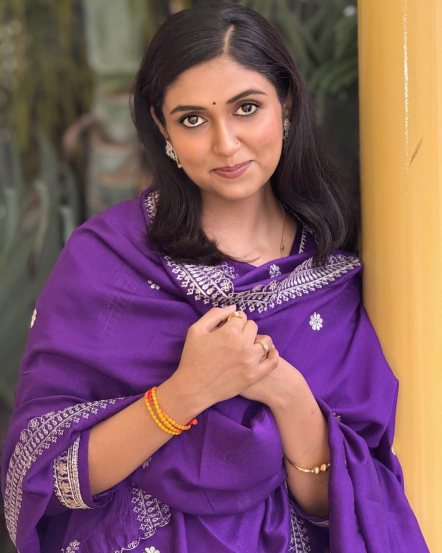 Rinku Rajguru Nature Photoshoot No Makeup Look