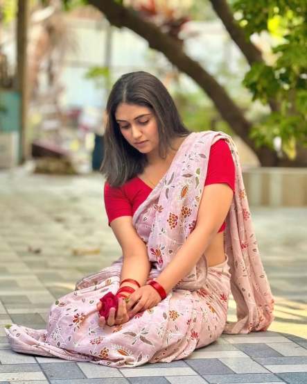 Rinku Rajguru Nature Photoshoot No Makeup Look