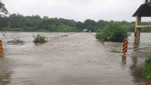 Runde Bridge on the Kalu River near Titwala under water