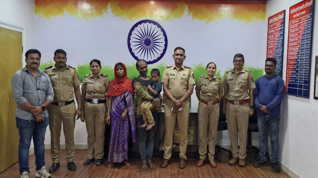 Sangli Miraj Police Reunite Lost Child with Mentally Challenged Mother Sangli Miraj Police Reunite Lost Child with Mentally Challenged Mother