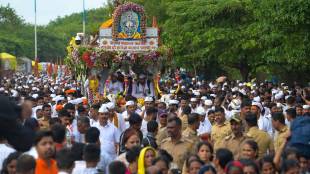 Pune Sant Dnyaneshwar Maharaj Palkhi reaches Valhe village