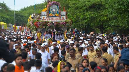 Pune Sant Dnyaneshwar Maharaj Palkhi reaches Valhe village