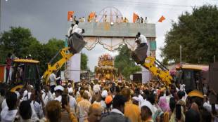 Sant Nivruttinath Palkhi warmly welcomed in Karmala Solapur
