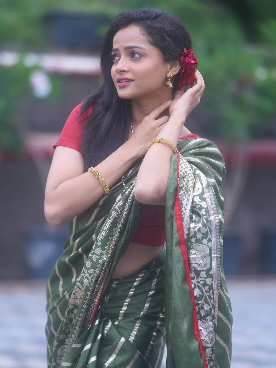Shivali Parab Green Cotton Saree Look