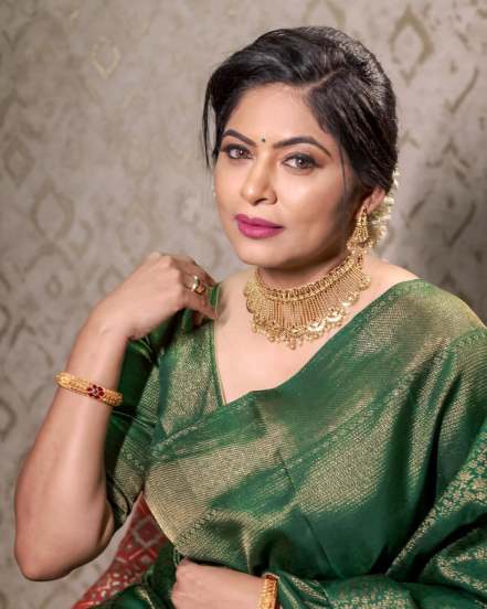 Shweta Shinde Devmanus Madhla Adhyay