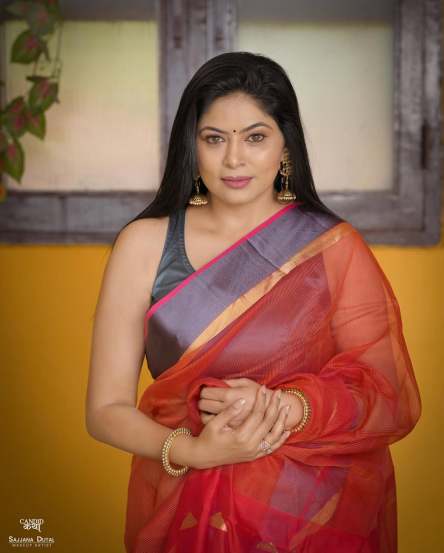 Shweta Shinde Devmanus Madhla Adhyay