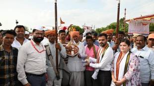 Solapur district welcomes Sant Gajanan Maharaj palkhi