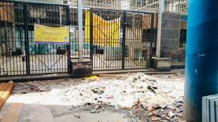 Thane railway station waiting room Closed for several days