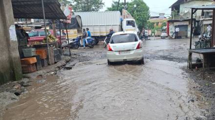 Thane roads damaged before highway entry point