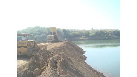 The work of the Jigaon Irrigation Project was hampered due to various reasons including insufficient fund