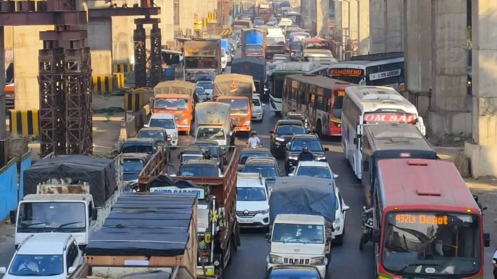 pune Nigdi to Pimpri service road is damaged with potholes due to Metro street water works pune Nigdi to Pimpri service road is damaged with potholes due to Metro street water works
