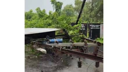 Vasai Naigaon transformer of MSEDCL toppled due to stormy winds incident caught in CCTV