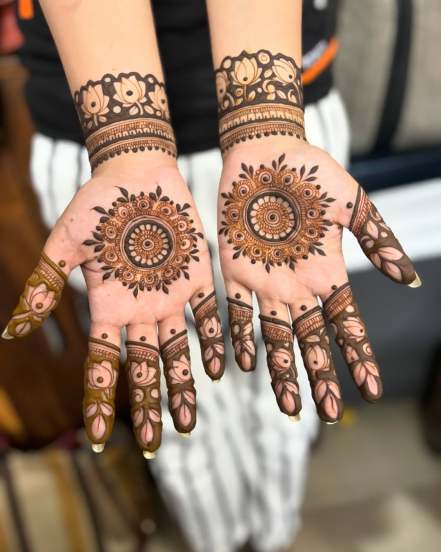Vat Purnima 2025 Mehndi Design