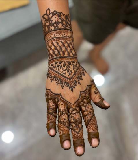 Vat Purnima 2025 Mehndi Design