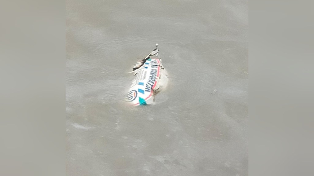 Oil tanker falls into creek from Versova Bridge Bhayander accident news