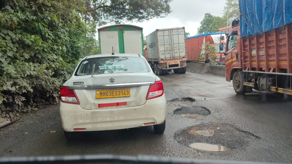 Ghodbunder Road potholes traffic jam , Ghodbunder Road news, Ghodbunder Road traffic jam, Ghodbunder Road potholes traffic jam , Ghodbunder Road news, Ghodbunder Road traffic jam,